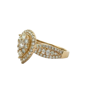 14K Yellowgold Pear Shape Ring with Round Diamonds