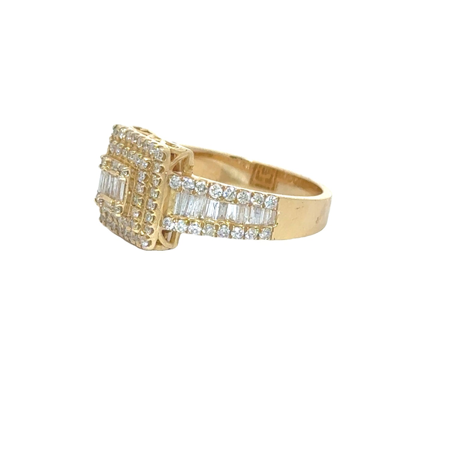 14K Yellowgold Ladies Ring Round and Baguette Diamonds