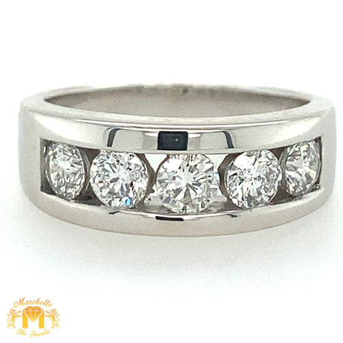 VS/Si high clarity diamonds set in a 14k Gold Wedding Band (channel set, 5 big diamonds)