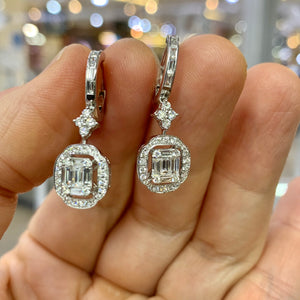 VVS/vs high clarity diamonds set in a 18k White Gold Dangling Diamond Earrings (VVS diamonds)