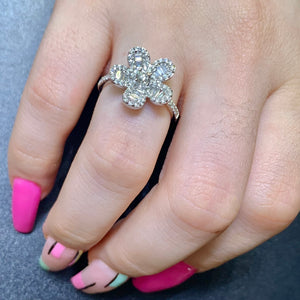 VVS/vs high clarity diamonds set in a 18k White Gold and Diamond Flower Ring (VVS diamonds)