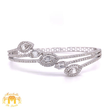 VVS/vs high clarity set in a 18k White Gold Bangle Bracelet with Baguette & Round Diamond (VVS baguettes, floral design)