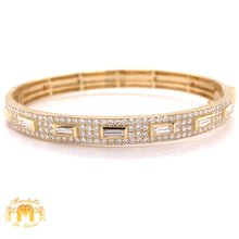 Load image into Gallery viewer, VVS/vs high clarity diamonds set in a 18k White Gold Bangle Bracelet with  Baguette and Round Diamond (VVS/VS diamonds)