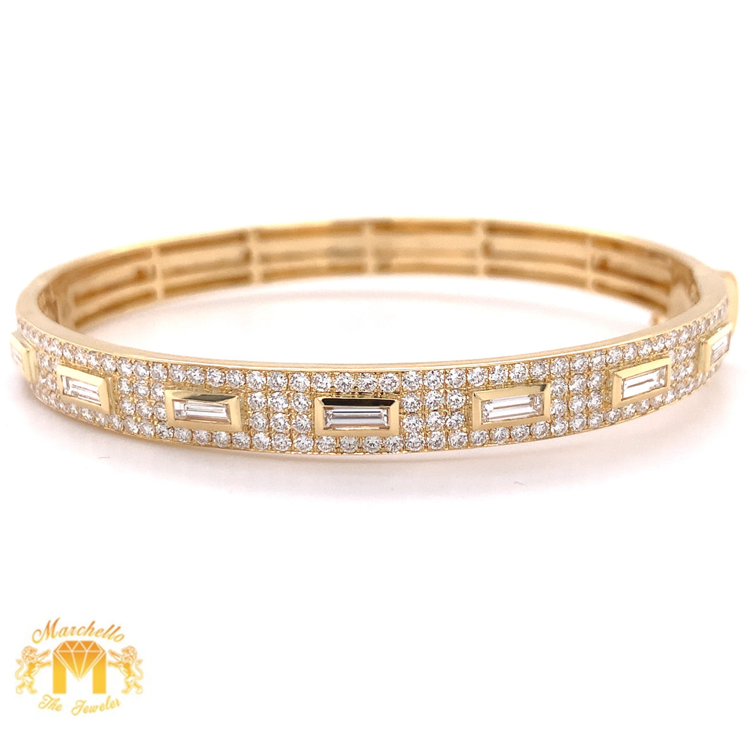 VVS/vs high clarity diamonds set in a 18k White Gold Bangle Bracelet with  Baguette and Round Diamond (VVS/VS diamonds)