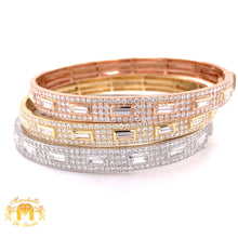Load image into Gallery viewer, VVS/vs high clarity diamonds set in a 18k White Gold Bangle Bracelet with  Baguette and Round Diamond (VVS/VS diamonds)