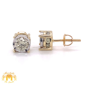 14k Gold Stud Earrings with Round Solitaire Diamond (side diamonds)