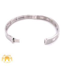 Load image into Gallery viewer, VVS/vs high clarity diamonds set in a 18k White Gold Bangle Bracelet with  Baguette and Round Diamond (VVS/VS diamonds)