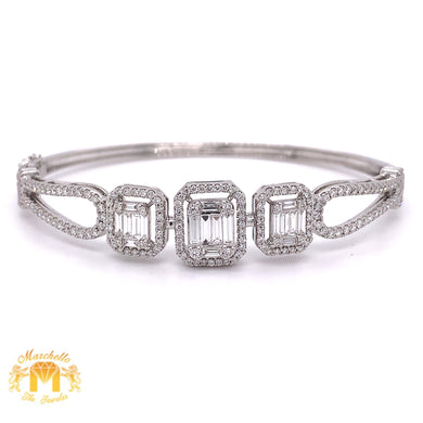VVS/vs high clarity diamonds set in a Bangle Bracelet with Baguette & Round Diamond(large VVS baguettes, square shapes)