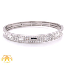 Load image into Gallery viewer, VVS/vs high clarity diamonds set in a 18k White Gold Bangle Bracelet with  Baguette and Round Diamond (VVS/VS diamonds)