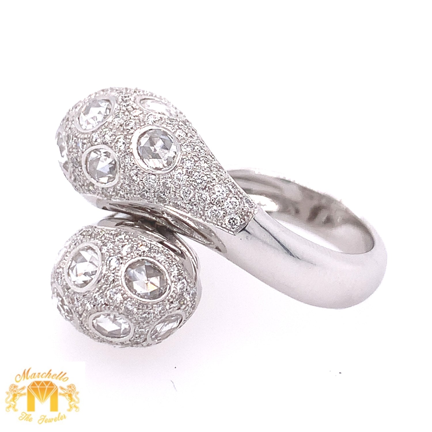 VVS/vs high clarity diamonds set in a 18k White Gold Fancy Ring (limited edition)