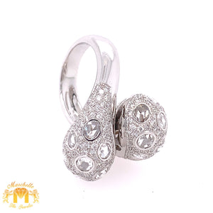 VVS/vs high clarity diamonds set in a 18k White Gold Fancy Ring (limited edition)