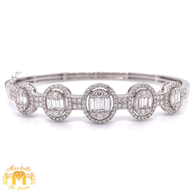 VVS/vs high clarity diamonds set in a 18k White Gold Bangle Diamond Bracelet (VVS diamonds, 5 ovals)
