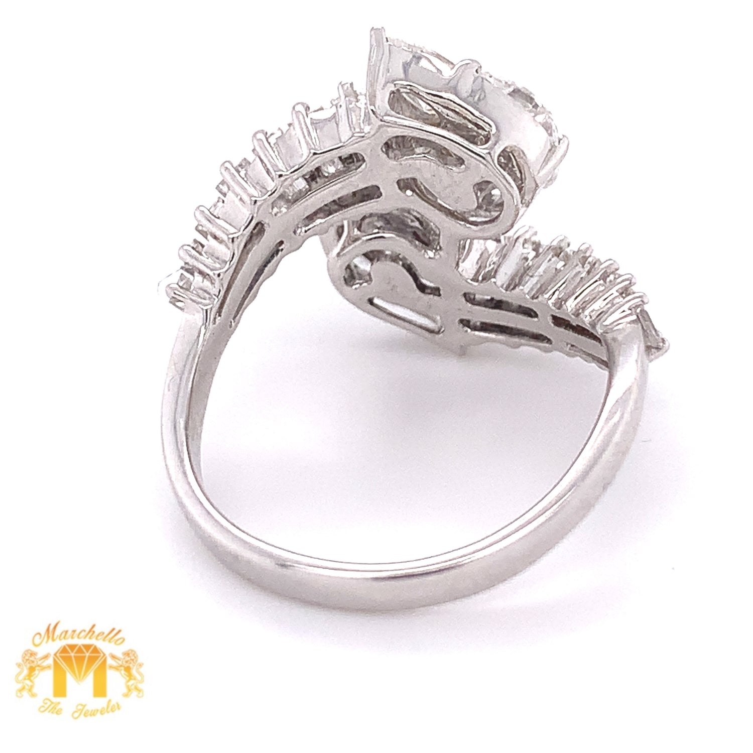 VVS/vs high clarity diamonds set in a 18k White Gold Pear-shaped Twin Ring (jumbo VVS baguettes)