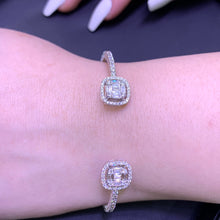 Load image into Gallery viewer, VVS/vs high clarity diamonds set in a 18k White Gold Flexible Bracelet with Baguette &amp; Round Diamond (VVS diamonds)