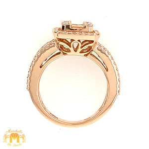 VVS/vs high clarity diamonds set in a 18k Gold Square-Shaped Engagement Ring (large VVS baguettes, square halo)