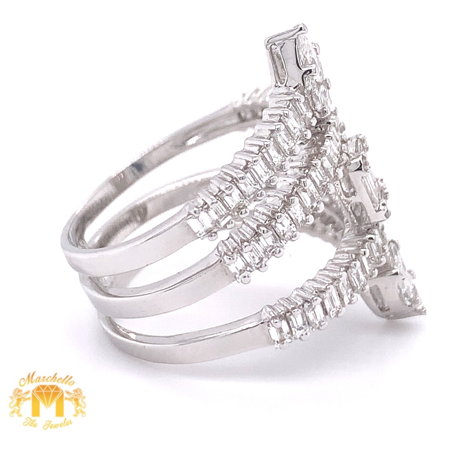 VVS/vs high clarity diamonds set in a 18k White Gold Contemporary Ladies' Ring (VVS baguettes)