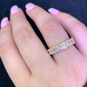 18k Gold Unisex Eternity Band with Baguette and Round Diamond