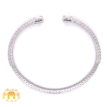 Load image into Gallery viewer, VVS/vs high clarity diamonds set in a 18k White Gold Flexible Bracelet with Baguette and  Round Diamond (VVS baguettes)
