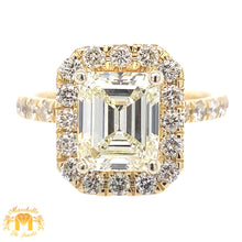 Load image into Gallery viewer, 18k Yellow Gold Engagement Ring with Emerald and Round Diamond (halo, 1.62ct center stone)