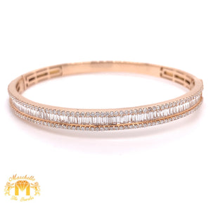 VVS/vs high clarity diamonds set in a 18k Gold Bangle Bracelet with  Baguette and Round Diamond(VVS/VS diamonds)
