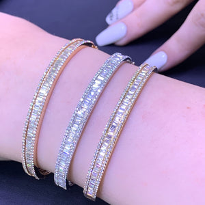 VVS/vs high clarity diamonds set in a 18k Gold Bangle Bracelet with  Baguette and Round Diamond(VVS/VS diamonds)